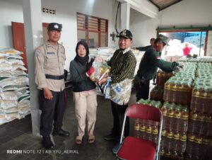 Penyaluran Bantuan Beras Cadangan Pangan Pemerintah (CPP) untuk Bulan Agustus-September dan Minyak Goreng untuk Bulan Oktober-November 2025