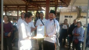 Penyerahan Akta Kematian Atas Nama GOENAWAN